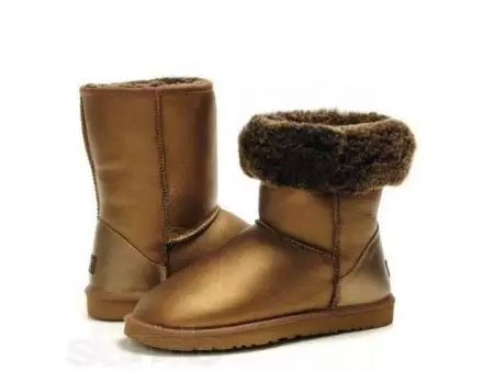 Uggs s kožešinou (78 fotek): Vysoké kožešinové modely, bílé a černé, s přírodní liškou 15107_45