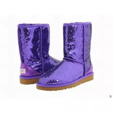 Uggs s kožešinou (78 fotek): Vysoké kožešinové modely, bílé a černé, s přírodní liškou 15107_53