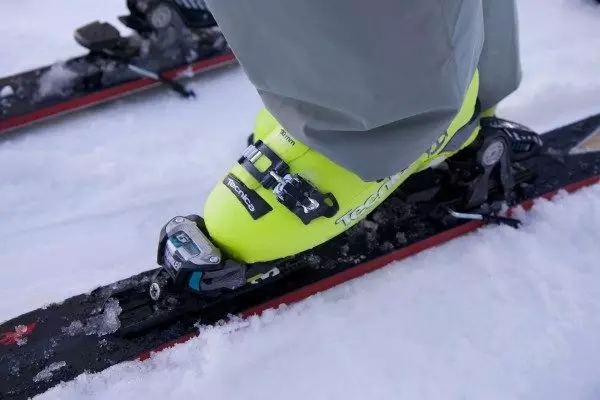 Tecnica Ski Boots (29 fotos): modelos para niños y mujeres para la cáscara de aire de esquí aires de esquí de montaña, Phoenix, Dragón de los electrodomésticos 15109_12