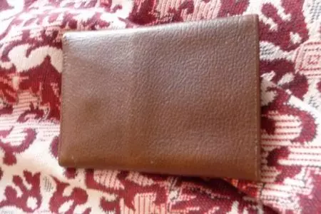 Handmade wallets (62 mga larawan): Mga purse ng katad, wallet ng kababaihan na gawa sa tunay na katad 15134_22