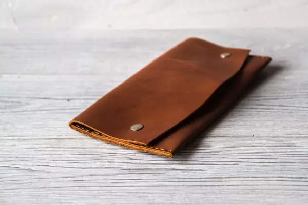 Ručně vyráběné peněženky (62 fotek): kožené peněženky, dámská peněženka z pravé kůže 15134_3