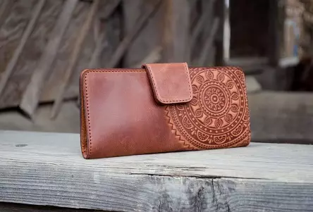 Ručně vyráběné peněženky (62 fotek): kožené peněženky, dámská peněženka z pravé kůže 15134_33