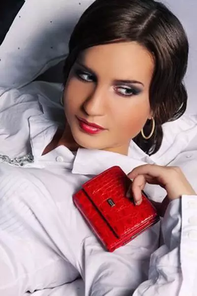 Moodsad naiste rahakotid (67 fotot): Millised on stiilsed seadmed nüüd moes 15137_57