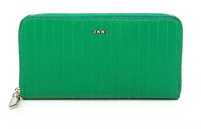 DKNY Wallet (37 ಫೋಟೋಗಳು): ಏನು ಧರಿಸುವುದು ಮತ್ತು ಸ್ತ್ರೀ ಮಾದರಿಗಳನ್ನು ಆಯ್ಕೆ ಮಾಡುವುದು ಹೇಗೆ 15139_3