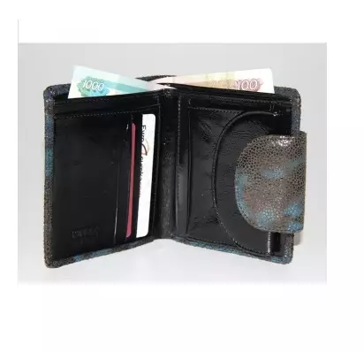 Petek wallets (55 mga larawan): katad na pink at iba pang kulay na pitaka mula sa mga kumpanya ng Petcop 15147_30