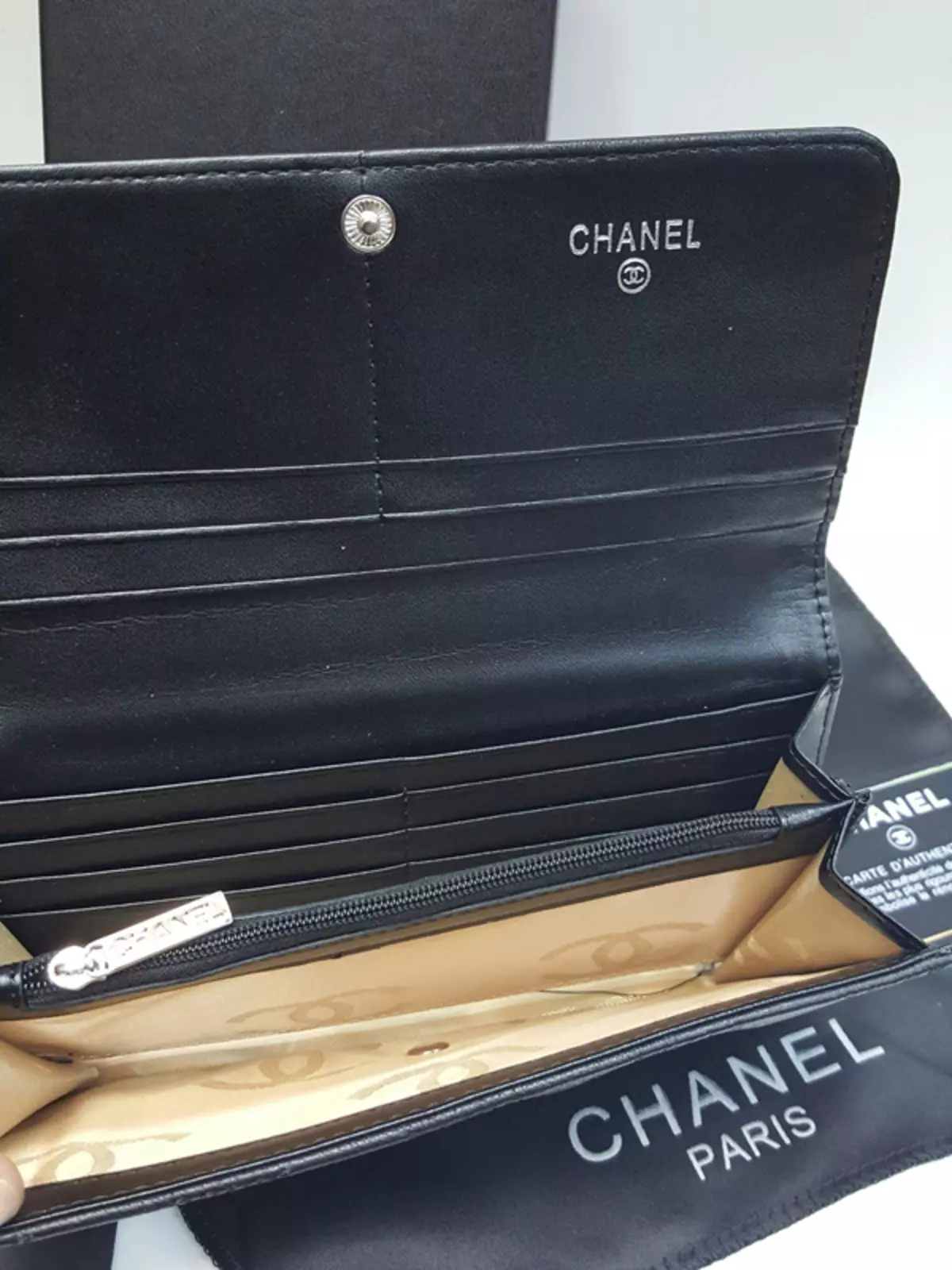 Beursie Chanel (35 Pictures): Vroue se beursie en Leer Brand Models 15156_11