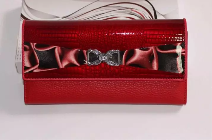 Red cüzdan (65 şəkil): qırmızı Qadın dəri pul kisələri 15161_27