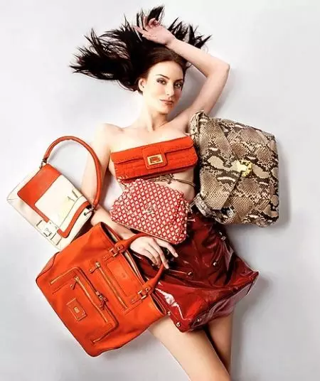 Червоні гаманці (65 фото): жіночі шкіряні портмоне червоного кольору 15161_42