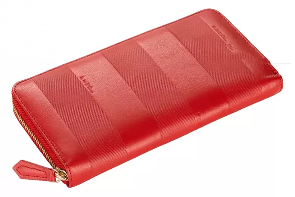 กระเป๋าสตางค์สีแดง (65 รูป): กระเป๋าหนังผู้หญิงสีแดง 15161_50