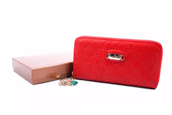 Piros pénztárcák (65 fotók): Női bőr piros pénztárcák 15161_58