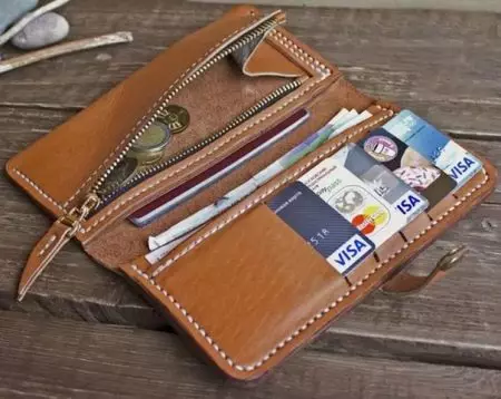 Babae katad wallet (123 mga larawan): Mga modelo ng tunay na katad, buwaya, pitaka sa siper 15165_45