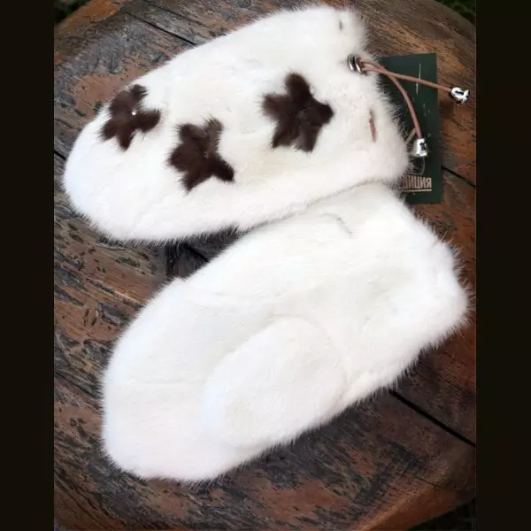 Mittens (48 fotos): modelos femeninos hechos de piel de conejo natural y cuero en piel artificial, niños 15175_37