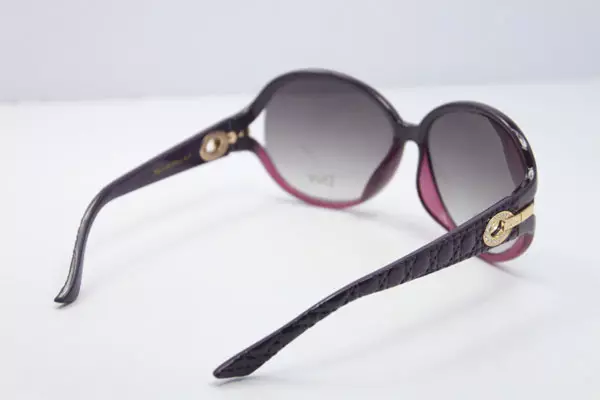 Sunglasses Dior (58 grianghraf): Sunglasses ón mbranda cáiliúil 15181_19