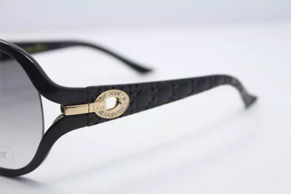 Dior Sunglasses (58 sary): Sunglasses avy amin'ny marika malaza 15181_20