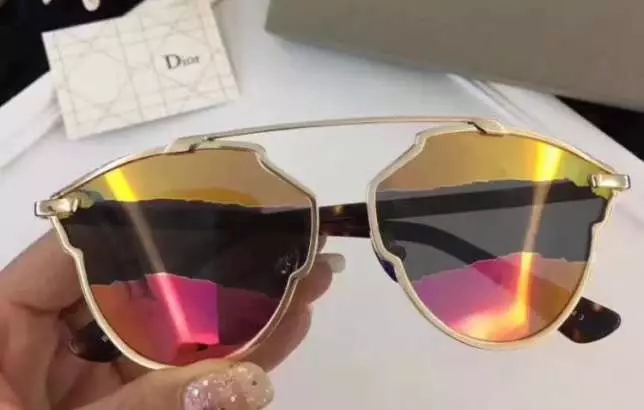 Dior Sunglasses (58 sary): Sunglasses avy amin'ny marika malaza 15181_26