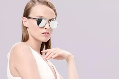 Sunglasses Dior (58 grianghraf): Sunglasses ón mbranda cáiliúil 15181_50