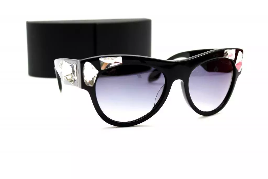 Prada Sunglasses (54 zdjęcia): Opinie na temat okularów przeciwsłonecznych kobiet ze słynnej marki 15185_19