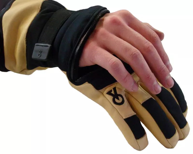 Snowboard sarung tangan (69 foto): Model Snowboard dengan perlindungan pergelangan tangan dan berus 15197_47