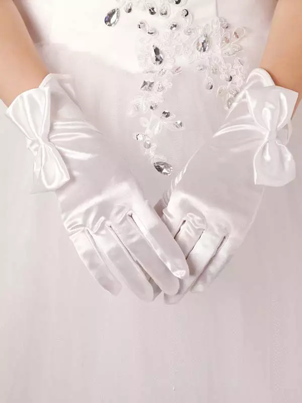 Беле рукавице (36 фотографија): памук и сатини, кратки и дуги модели, како да изабере и где да се носе 15198_12