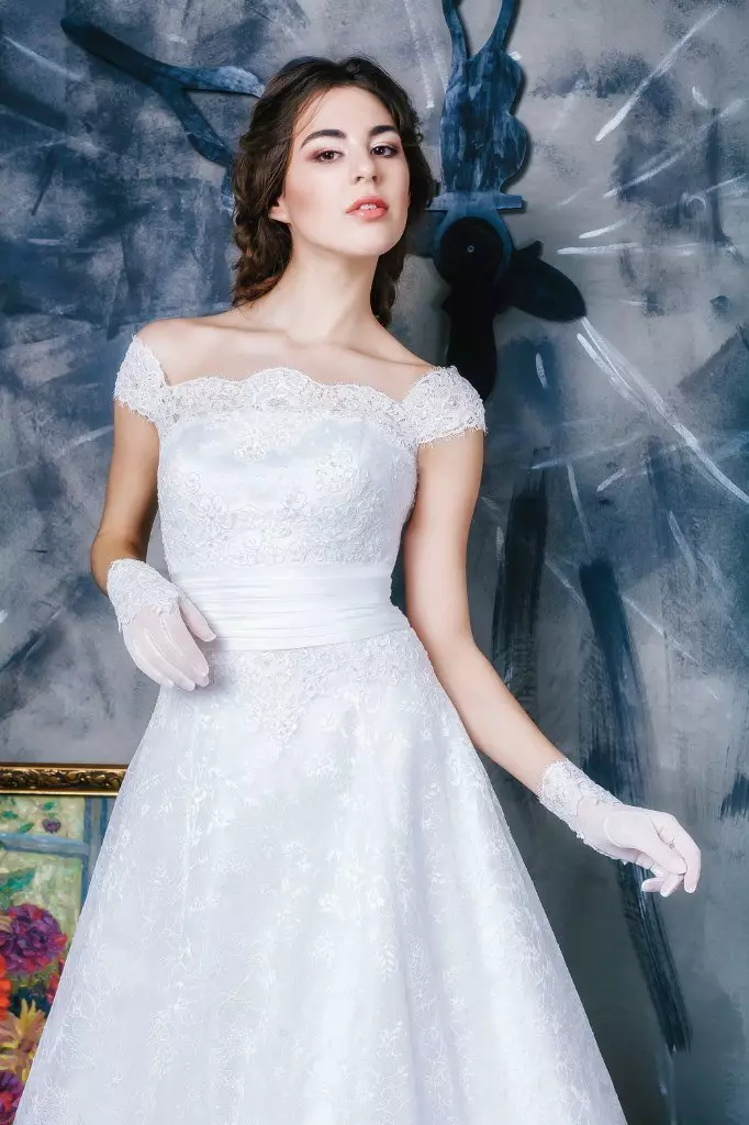 婚禮手套（59張照片）：女孩的短手套，婚禮的白色蕾絲手套 15199_13