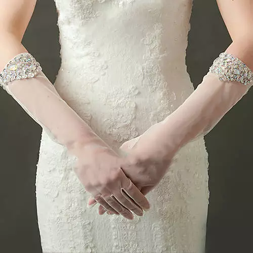 Vjenčanje rukavice (59 fotografija): kratke rukavice za djevojčice, bijele čipke za vjenčanje 15199_26