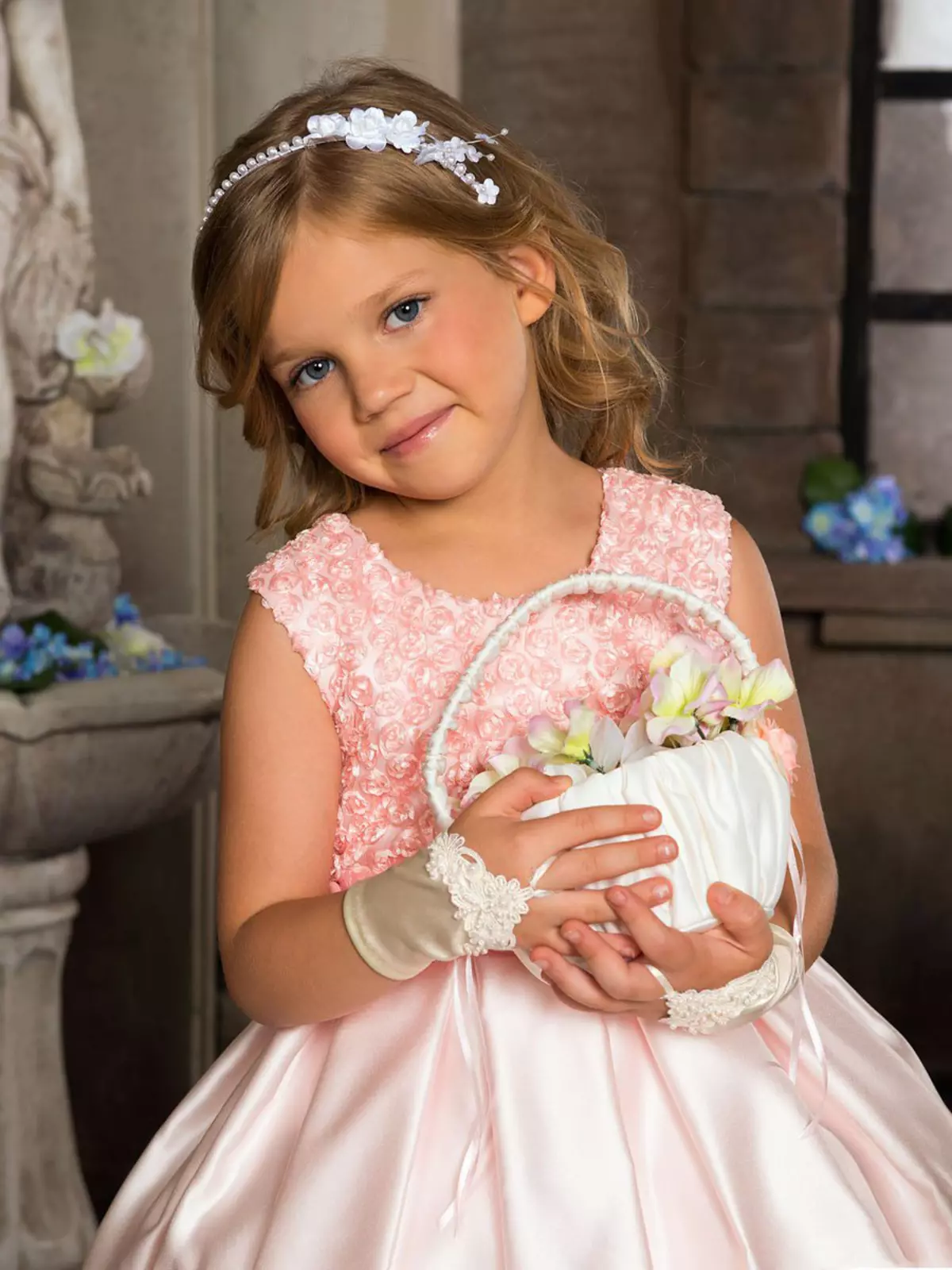 Vjenčanje rukavice (59 fotografija): kratke rukavice za djevojčice, bijele čipke za vjenčanje 15199_35