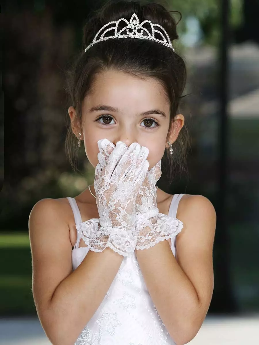 婚禮手套（59張照片）：女孩的短手套，婚禮的白色蕾絲手套 15199_36