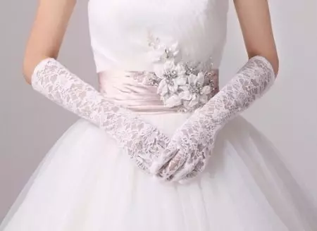 Vjenčanje rukavice (59 fotografija): kratke rukavice za djevojčice, bijele čipke za vjenčanje 15199_57