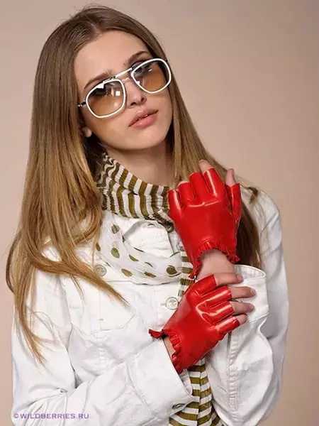 Sarung tangan wanita (123 gambar): Apa yang harus memakai model hitam dan merah, suede dan bulu, bagaimana untuk menentukan saiznya 15201_18