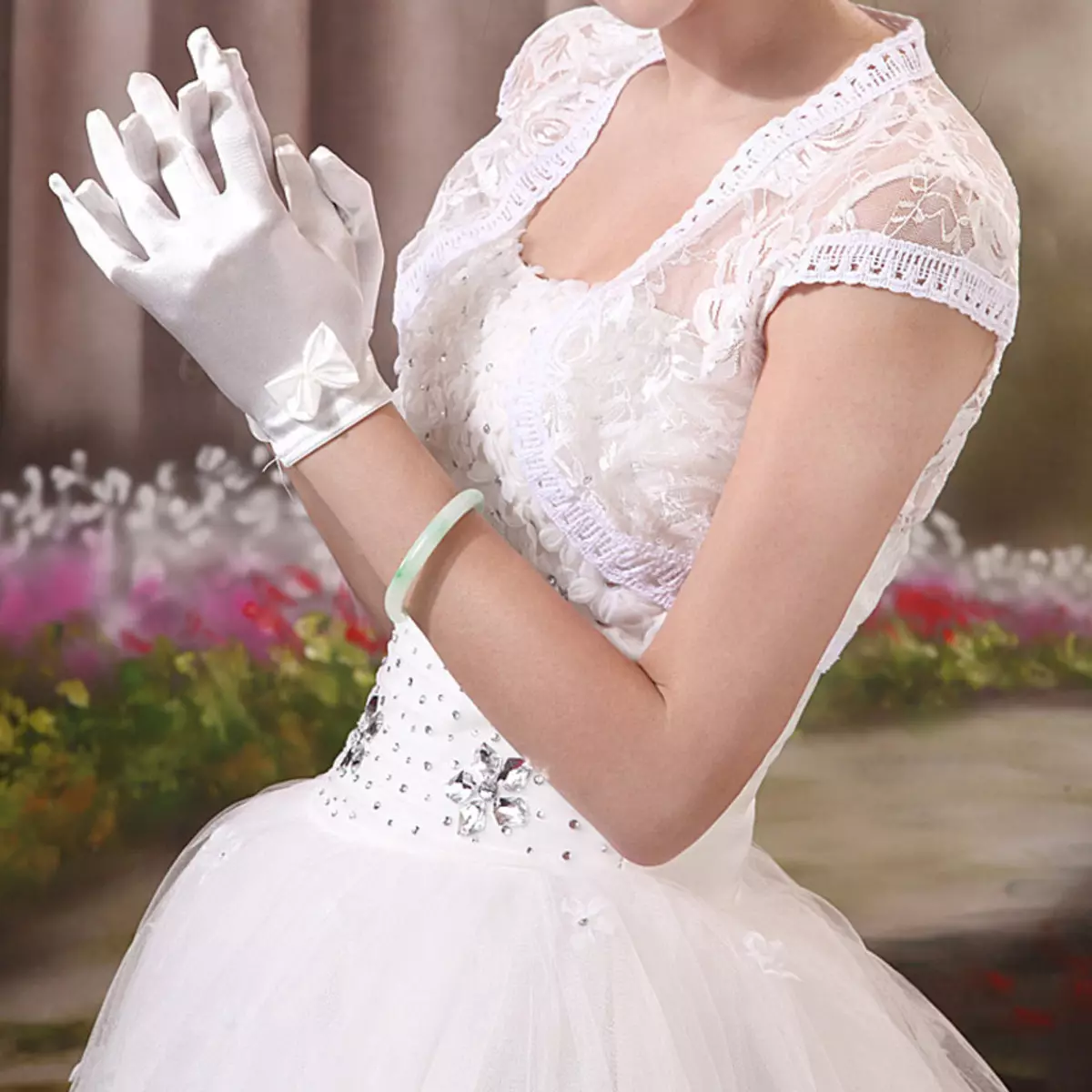 Классическое свадебное платье с перчатками