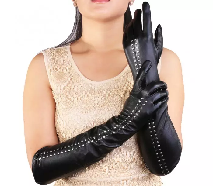 Sarung tangan wanita (123 gambar): Apa yang harus memakai model hitam dan merah, suede dan bulu, bagaimana untuk menentukan saiznya 15201_62