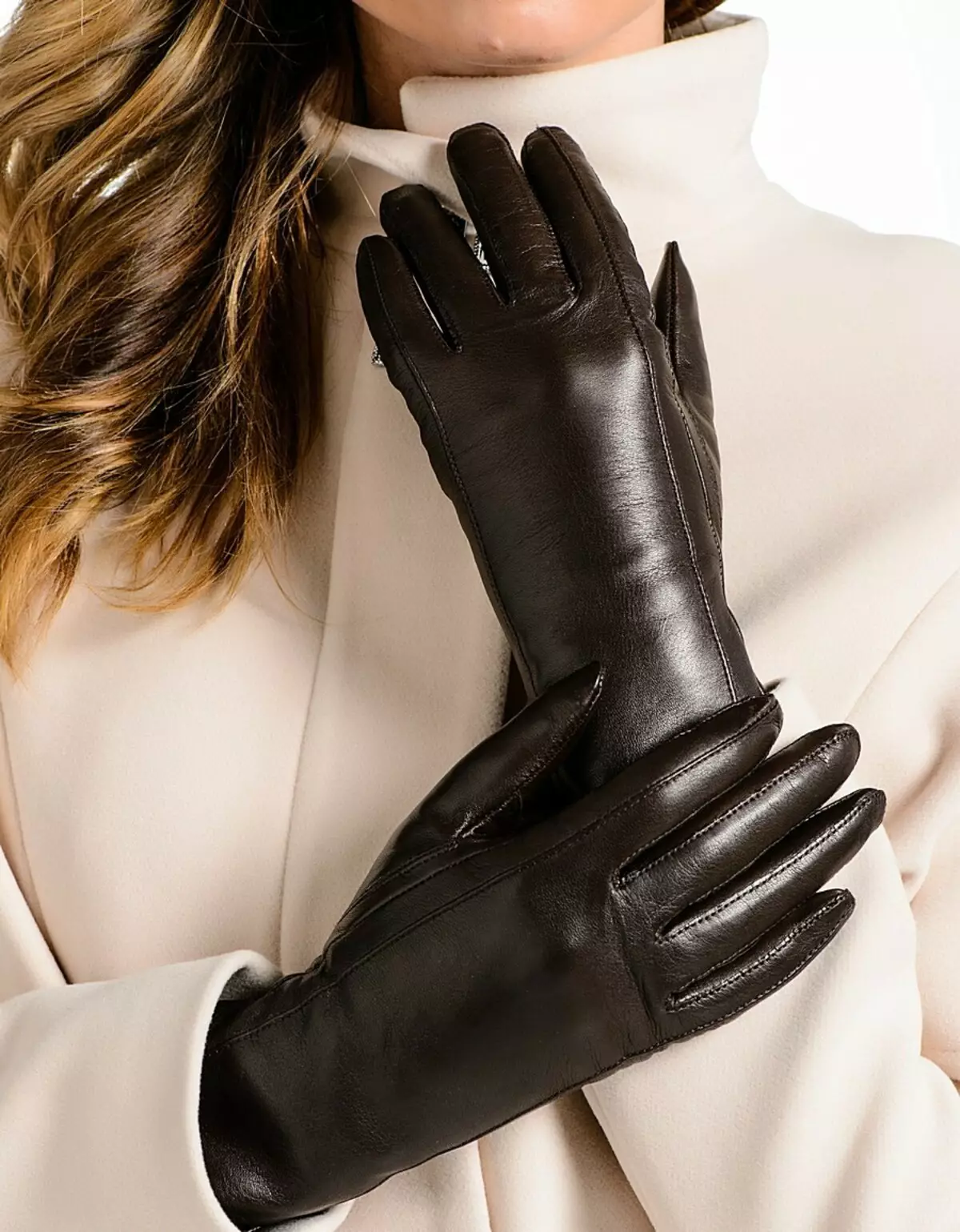 Sarung tangan wanita (123 gambar): Apa yang harus memakai model hitam dan merah, suede dan bulu, bagaimana untuk menentukan saiznya 15201_69