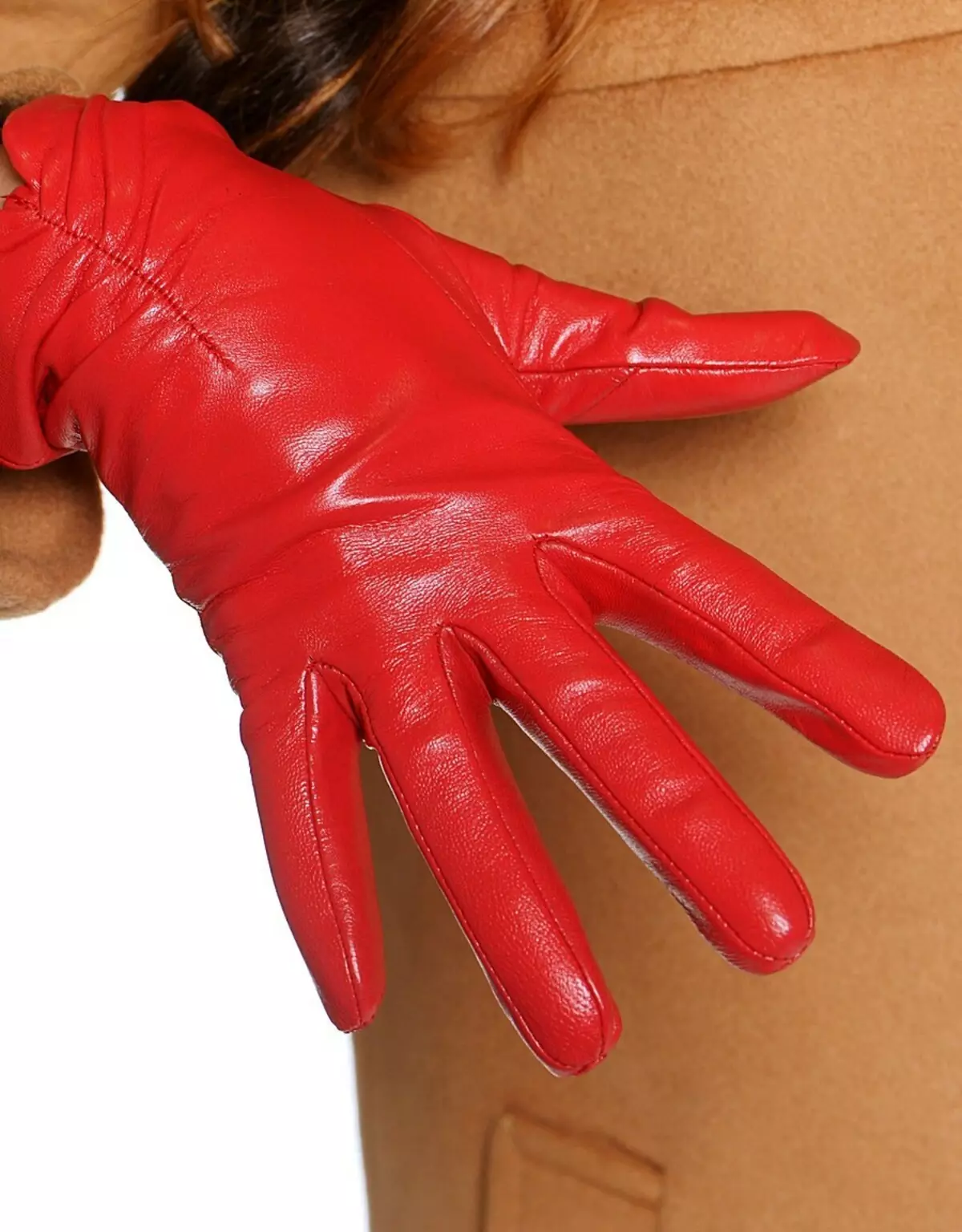 Sarung tangan wanita (123 gambar): Apa yang harus memakai model hitam dan merah, suede dan bulu, bagaimana untuk menentukan saiznya 15201_70