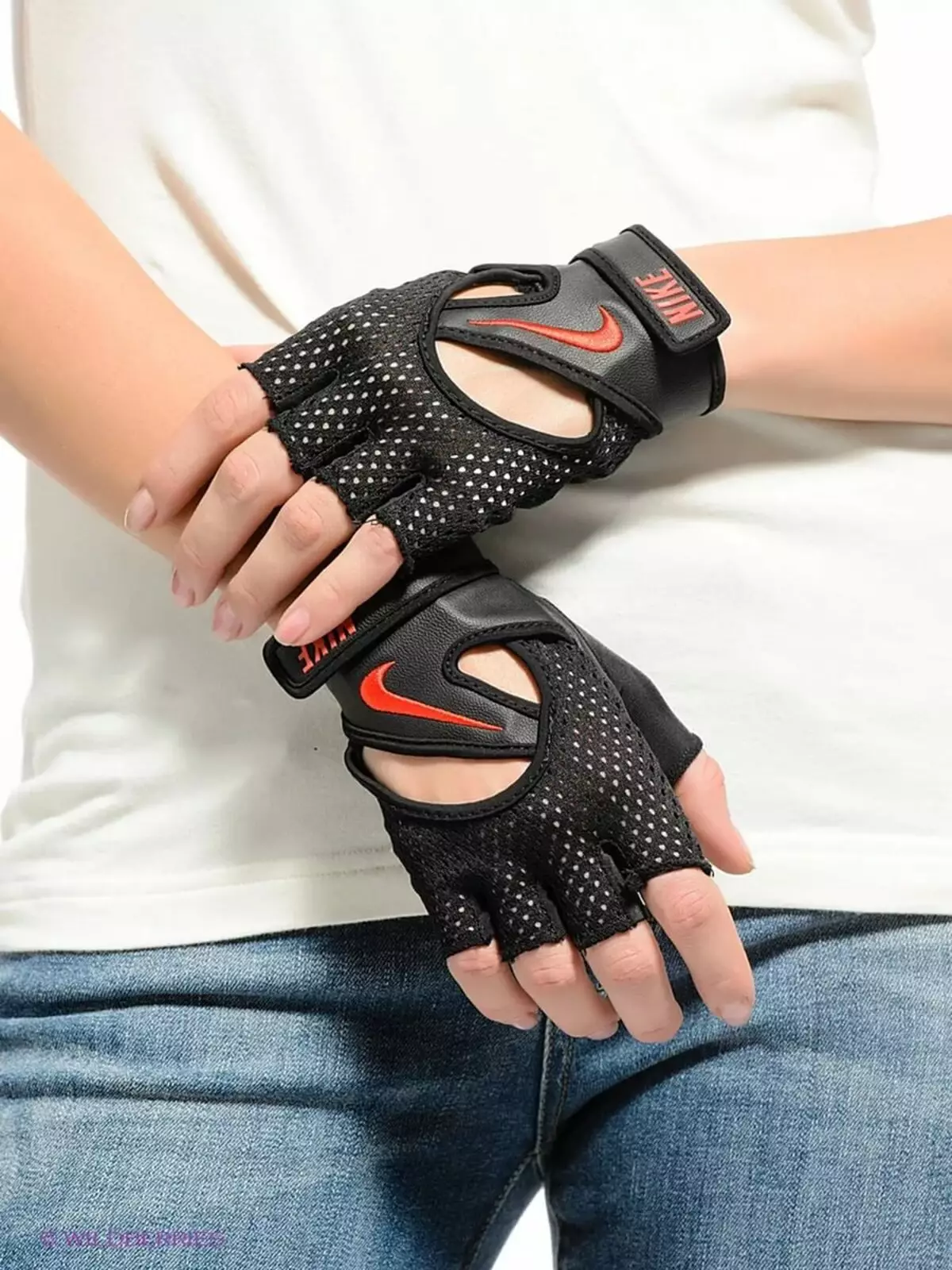Fitness rukavice (73 fotografije): Ženski sportski modeli bez prstiju, sorte rukavica za sport 15202_56