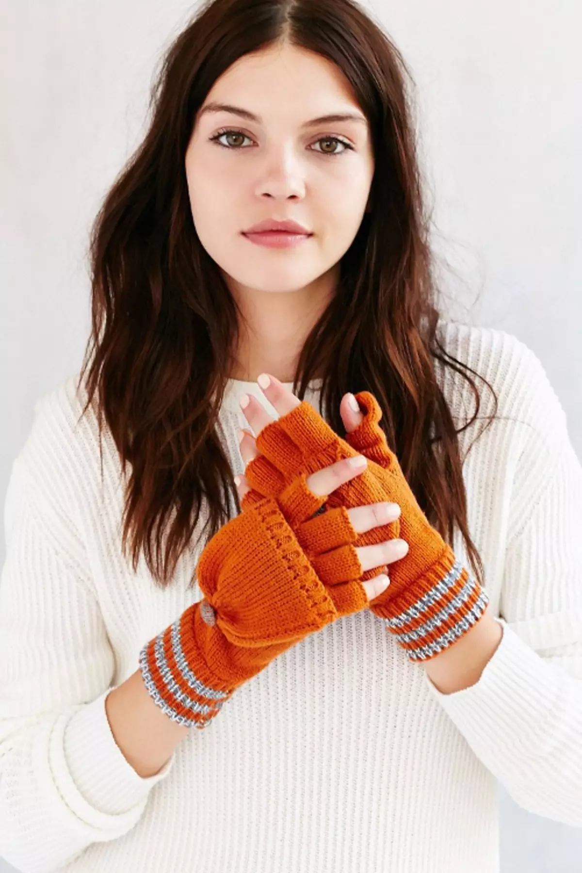 Sarung tangan Mittens (45 foto): Popular Model Wanita kanthi Nunggang Lipted, Sarung tangan musim dingin Norfin 15204_13