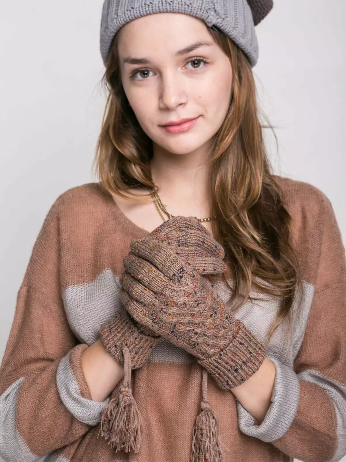दस्ताने, दस्ताने (45 फोटो) लोकप्रिय महिला मॉडल परिवर्तनीय, सर्दियों के दस्ताने ब्रांड Norfin 15204_15