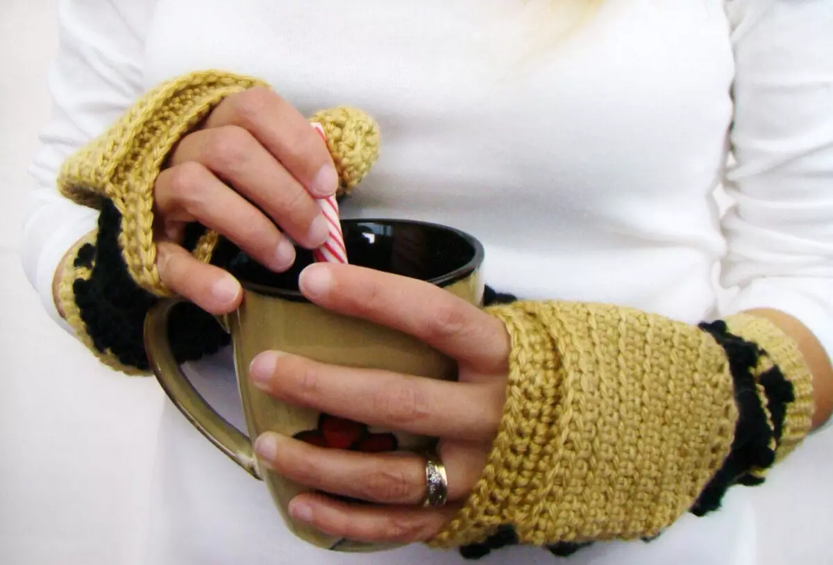 Sarung tangan Mittens (45 foto): Popular Model Wanita kanthi Nunggang Lipted, Sarung tangan musim dingin Norfin 15204_29