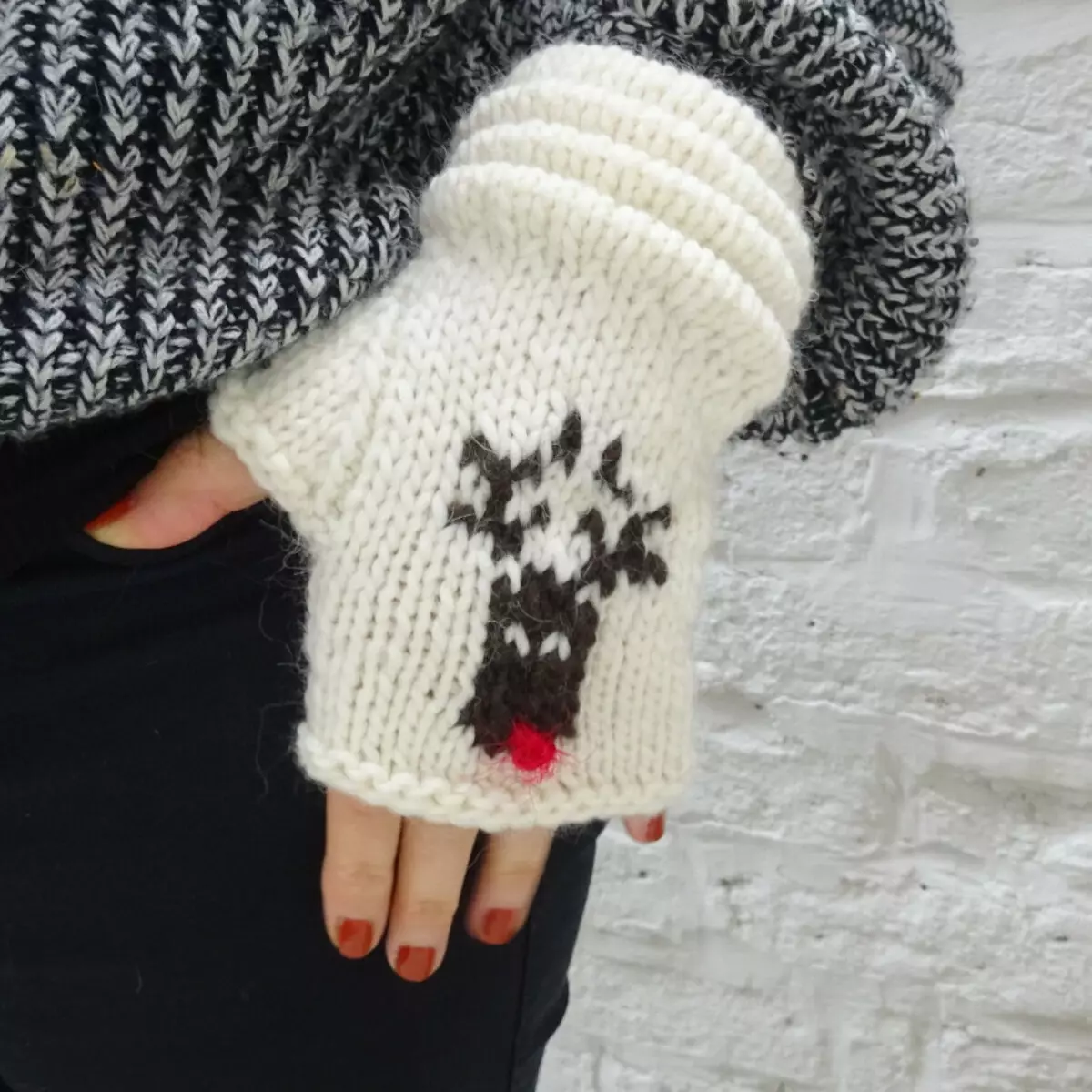 Sarung tangan Mittens (45 foto): Popular Model Wanita kanthi Nunggang Lipted, Sarung tangan musim dingin Norfin 15204_44