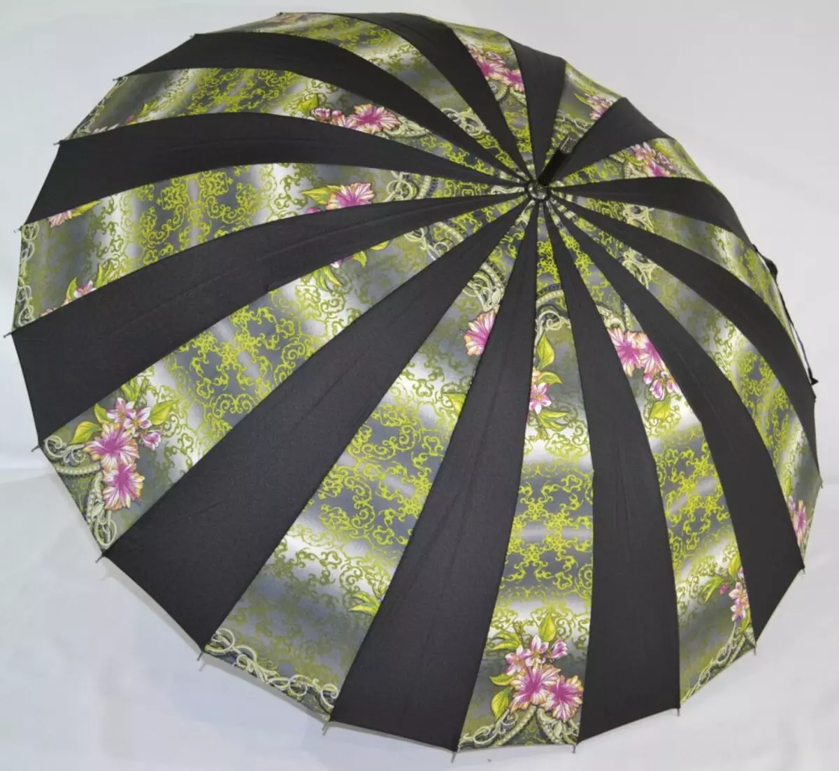 Umbrele durabile (68 fotografii): modele de înaltă calitate, tipuri de umbrele de înaltă calitate și fiabile 15212_35