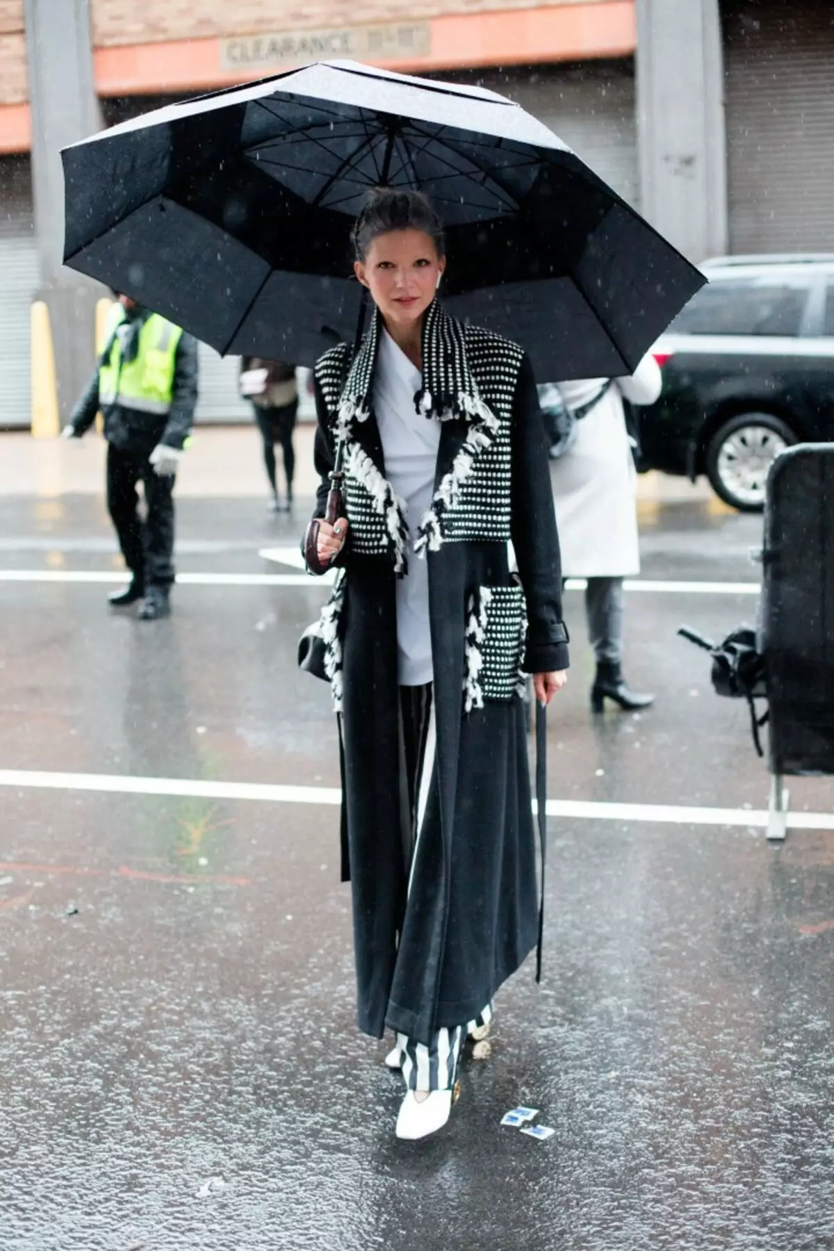여성 우산 - 지팡이 (65 장의 사진) : 나무 손잡이가있는 모델 15220_31