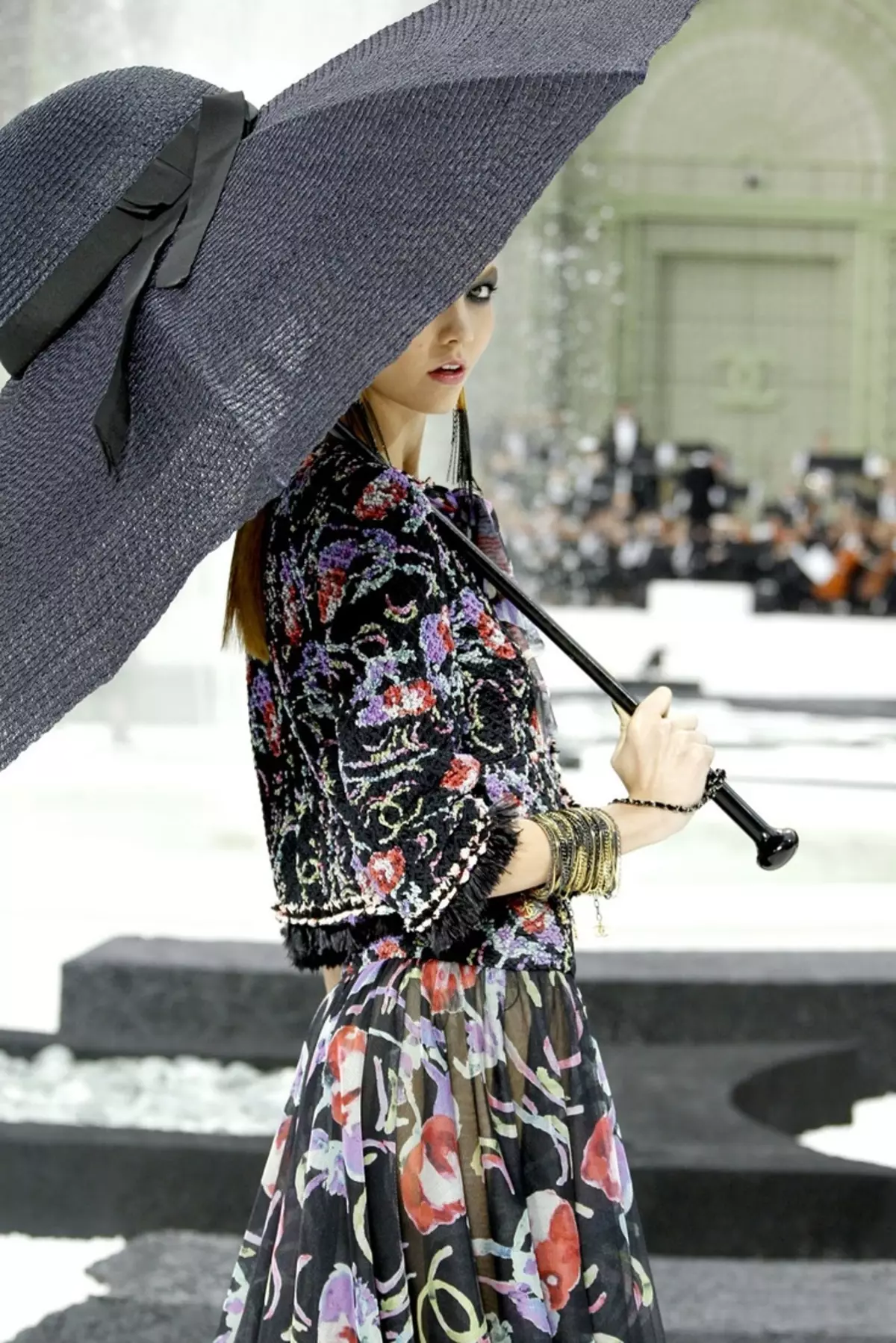 여성 우산 - 지팡이 (65 장의 사진) : 나무 손잡이가있는 모델 15220_54