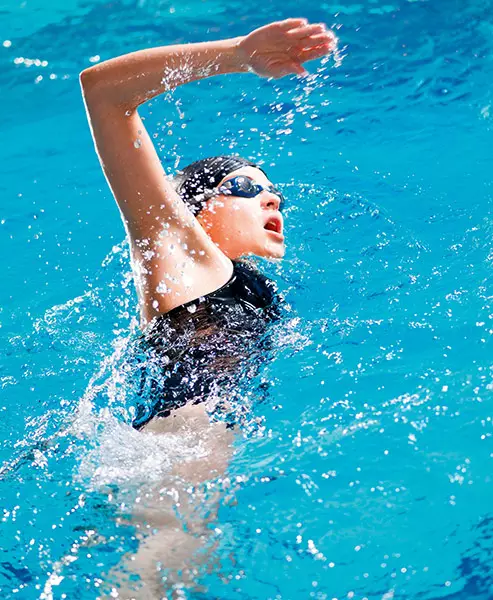 Sports badedrakter til bassenget (84 bilder): Separate og samarbeidsmodeller for svømming, profesjonell 1522_4