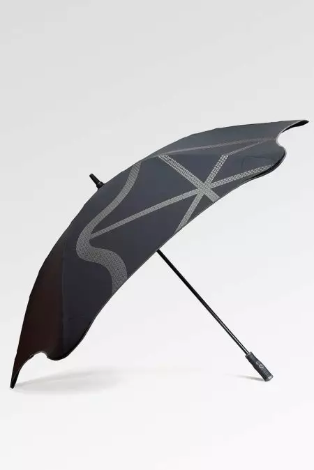 Suno ombrelo (72 fotoj): Virina puntoj penetritaj ombrelo-bastonon 15238_25