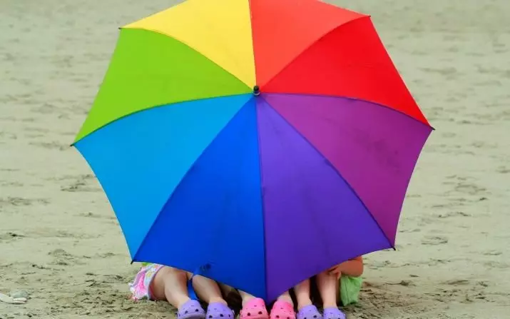 Vaivorykštės skėčiai (50 nuotraukų): spalvotas cukranendrių ir keičiasi spalvų sulankstymo skėčio-vaivorykštė 15239_15