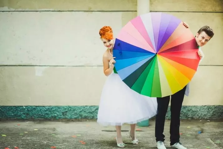 Vaivorykštės skėčiai (50 nuotraukų): spalvotas cukranendrių ir keičiasi spalvų sulankstymo skėčio-vaivorykštė 15239_32