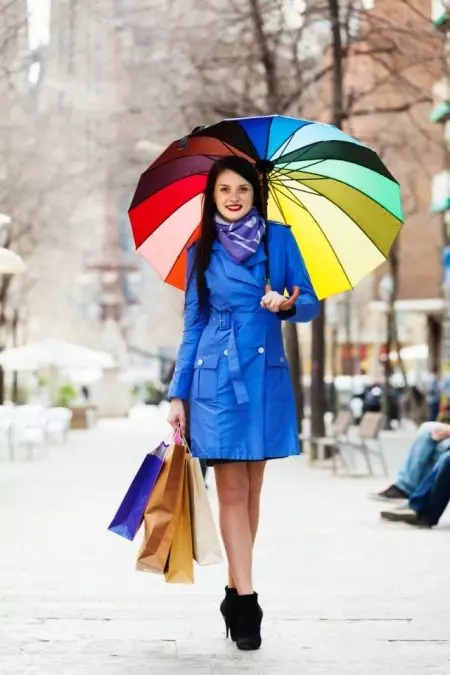 Ĉielarko ombrelojn (50 fotoj): Multkolora bastonon kaj ŝanĝante koloron faldebla ombrelo-ĉielarko 15239_46