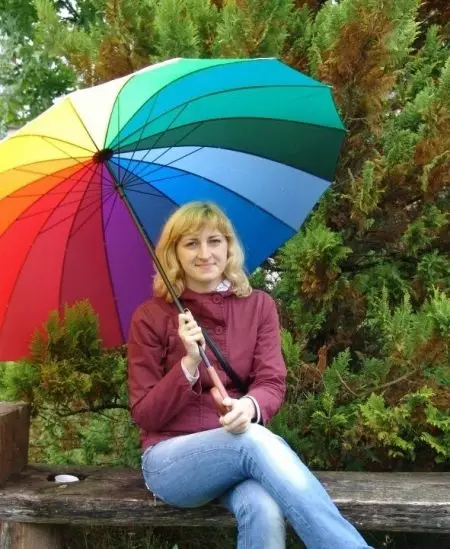 Rainbow Umbrellas (50 ფოტო): Multicolored Cane და შეცვლის ფერი დასაკეცი ქოლგა-ცისარტყელა 15239_50