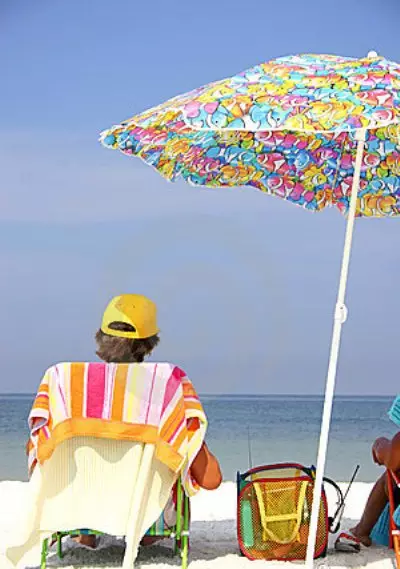 Beach payong (61 litrato): Summer pagpilo mas dako nga dalan ug sa kamot modelo gikan sa adlaw sa baybayon, ingon nga sila gitawag 15244_20