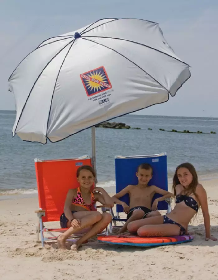 Umbrella de praia (61 fotos): Verán dobra a estrada maior e modelos de man do sol para a praia, como son chamados 15244_26