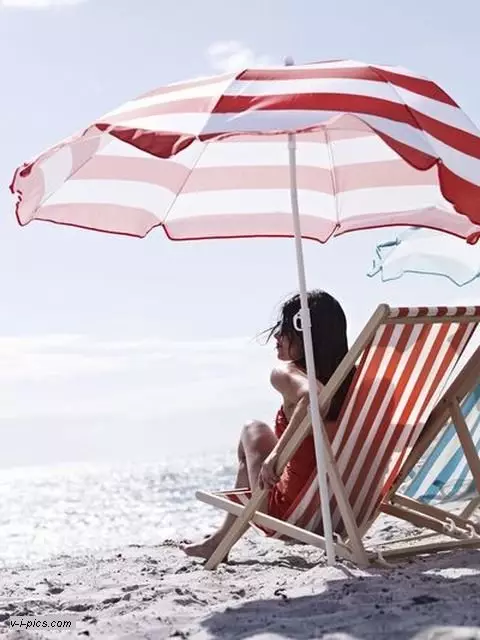 Beach Umbrella (61 mga larawan): Summer folding mas mataas na kalsada at mga modelo ng kamay mula sa araw para sa beach, tulad ng mga ito ay tinatawag na 15244_30